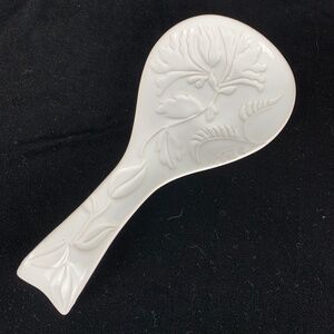 Tabletop Gallery White Stoneware Spoon Rest 9.75 inch Long Impressed Flora EUC